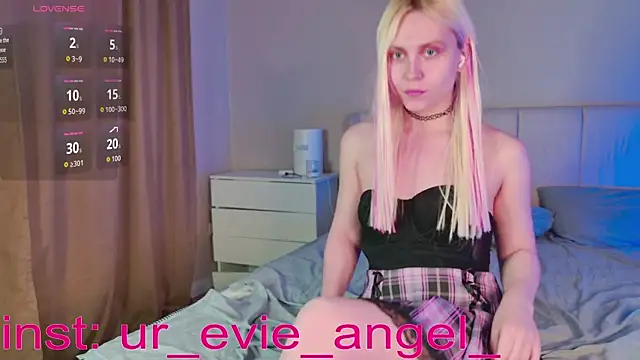 Snapshot of Evelyn_rabbit chatting on March 20, 1:56 pm Evelyn rabbit online show from March 20, 1:56 pm