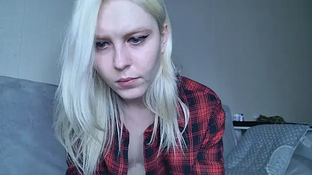 Snapshot of Evelyn_rabbit chatting on March 8, 11:27 am Evelyn rabbit online show from March 8, 11:27 am