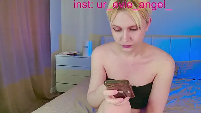 Evelyn rabbit online show from April 10, 9:49 am