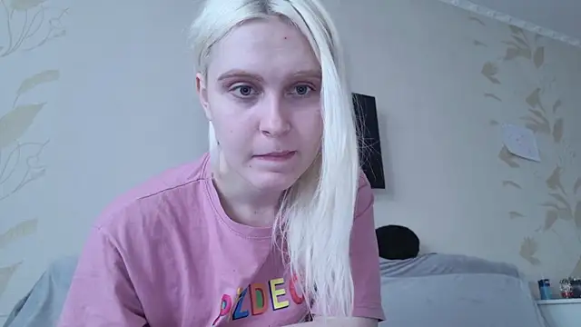 Snapshot of Evelyn_rabbit chatting on March 11, 9:56 am Evelyn rabbit online show from March 11, 9:56 am