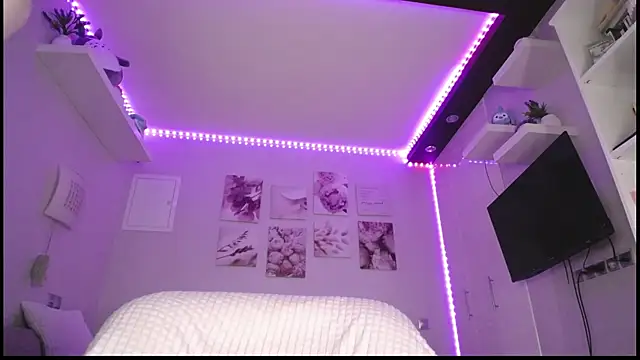 Snapshot of Agness_sweet chatting on March 3, 9:24 am Agness sweet online show from March 3, 9:24 am