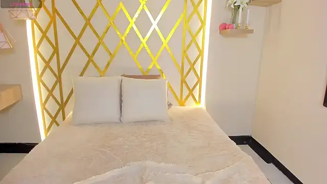 Snapshot of maryevans_ chatting on February 11, 12:27 pm maryevans online show from February 11, 12:27 pm