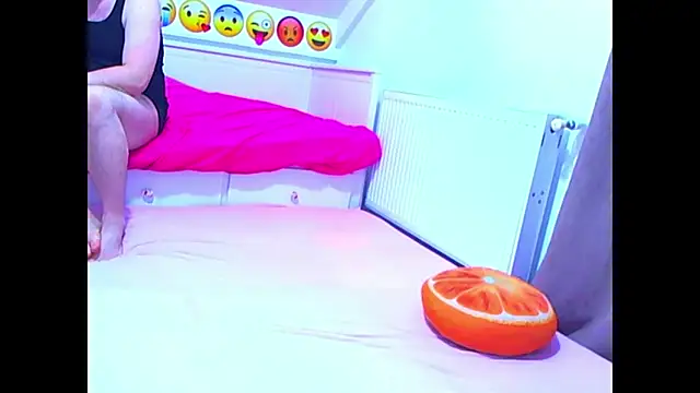 evehotty online show from March 22, 8:10 pm