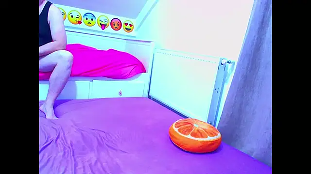 evehotty online show from October 24, 7:02 pm