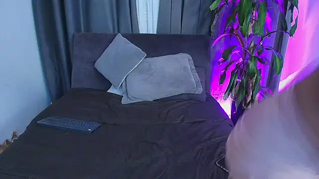 Aliciawonderxx online show from April 4, 12:06 am