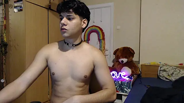 Snapshot of tomas_boy20 chatting on November 18, 8:56 pm tomas boy20 online show from November 18, 8:56 pm