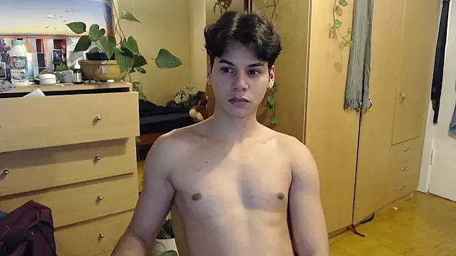 Snapshot of tomas_boy20 chatting on December 27, 9:11 pm tomas boy20 online show from December 27, 9:11 pm