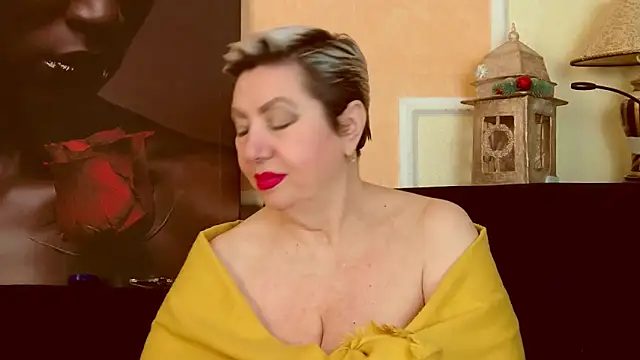 LadyPosh online show from April 9, 8:15 pm