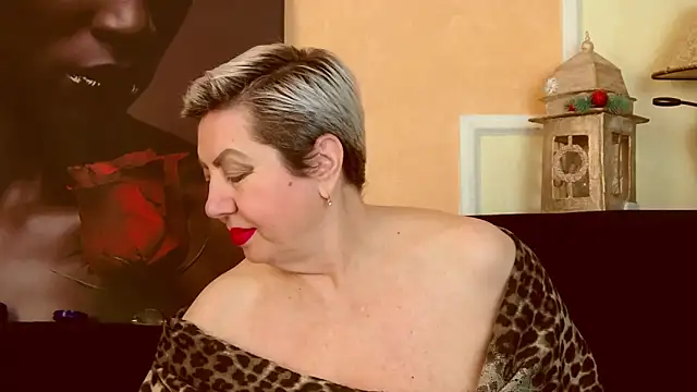 LadyPosh online show from April 7, 9:05 pm