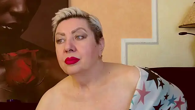 LadyPosh online show from November 20, 9:15 pm