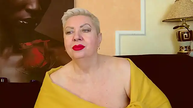 Snapshot of LadyPosh chatting on February 8, 2:26 am LadyPosh online show from February 8, 2:26 am