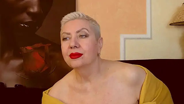 Snapshot of LadyPosh chatting on October 10, 9:37 pm LadyPosh online show from October 10, 9:37 pm