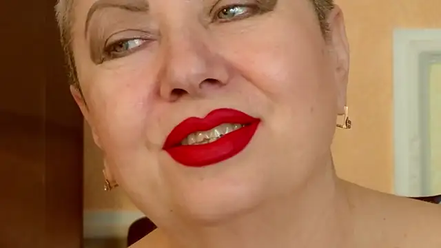 LadyPosh online show from May 7, 8:34 pm