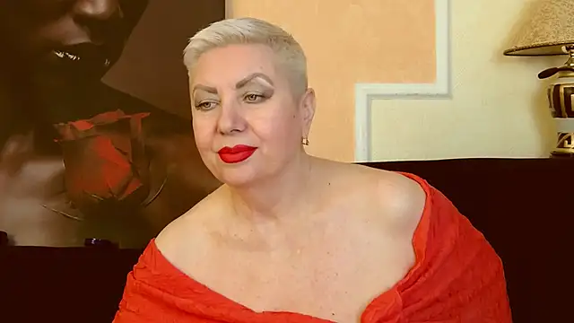 Snapshot of LadyPosh chatting on February 4, 10:24 pm LadyPosh online show from February 4, 10:24 pm