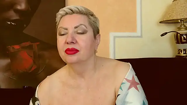 Snapshot of LadyPosh chatting on February 27, 1:08 am LadyPosh online show from February 27, 1:08 am