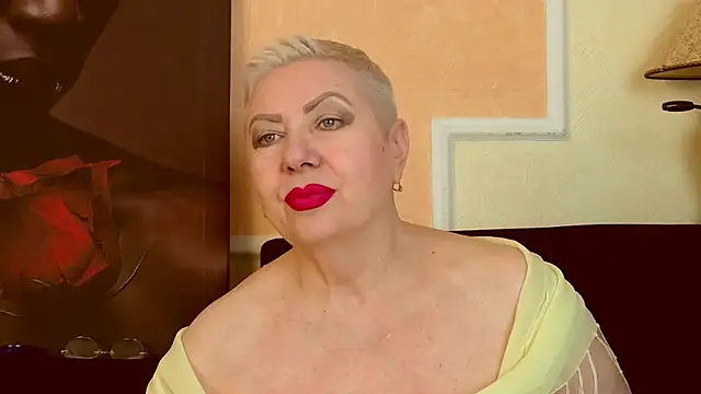 Snapshot of LadyPosh chatting on July 9, 8:52 pm LadyPosh online show from July 9, 8:52 pm
