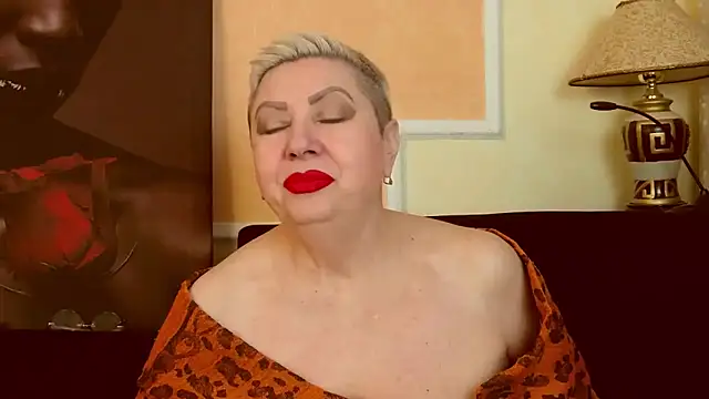 LadyPosh online show from May 6, 7:07 pm