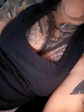 Snapshot of vamporasuccubus19777 chatting on November 8, 2:31 pm vamporasuccubus19777 online show from November 8, 2:31 pm