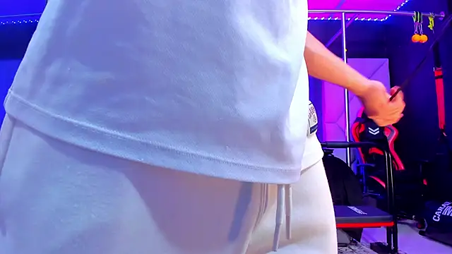 Snapshot of Aydenmiller96 chatting on November 8, 1:09 am Aydenmiller96 online show from November 8, 1:09 am