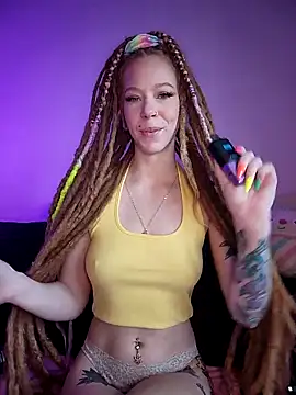 LucidLucy online show from April 15, 4:00 pm