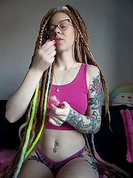 LucidLucy online show from February 17, 2:03 pm