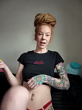 LucidLucy online show from February 26, 5:02 pm