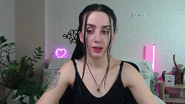 Snapshot of FranceskoJones chatting on March 4, 1:01 am FranceskoJones online show from March 4, 1:01 am