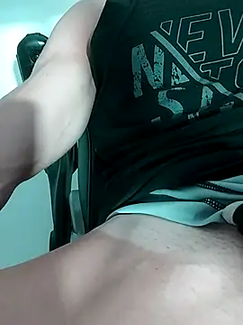 sexy fit guy on cam online show from November 18, 7:17 pm