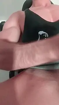 sexy fit guy on cam online show from November 12, 3:38 pm