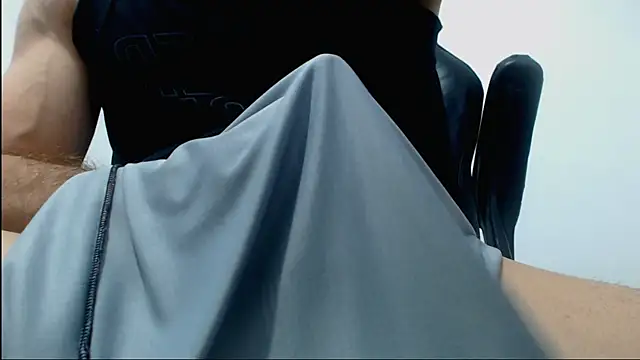 sexy fit guy on cam online show from April 8, 3:46 pm