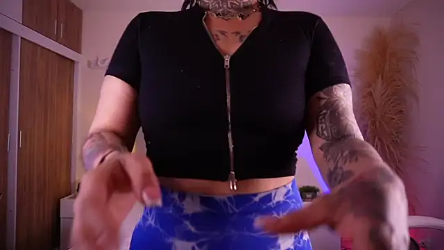 curvyliciousss online show from February 28, 2:09 pm