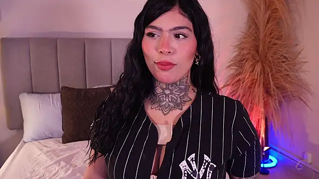 curvyliciousss online show from December 5, 5:44 pm