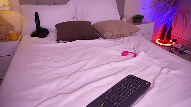 curvyliciousss online show from February 21, 3:32 pm