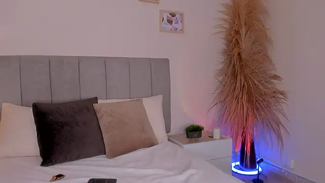 curvyliciousss online show from March 21, 7:02 pm