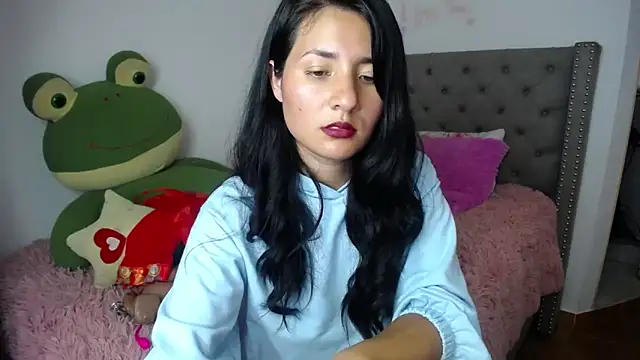 Snapshot of emily_honter chatting on March 21, 7:02 pm emily honter online show from March 21, 7:02 pm