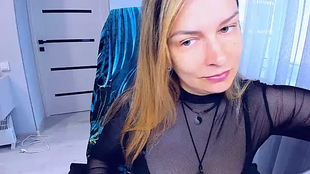 AlexiaDarren online show from May 10, 8:29 am