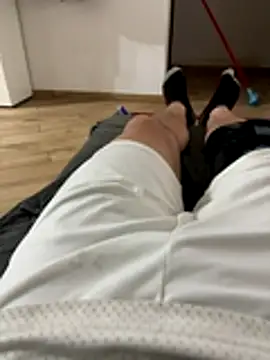 Snapshot of Io1994 chatting on December 14, 9:53 pm Io1994 online show from December 14, 9:53 pm