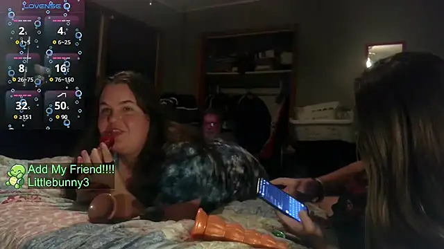 Snapshot of ZeTurtleMaster chatting on October 31, 4:42 am ZeTurtleMaster online show from October 31, 4:42 am