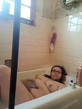 Snapshot of ZeTurtleMaster chatting on January 4, 6:40 pm ZeTurtleMaster online show from January 4, 6:40 pm