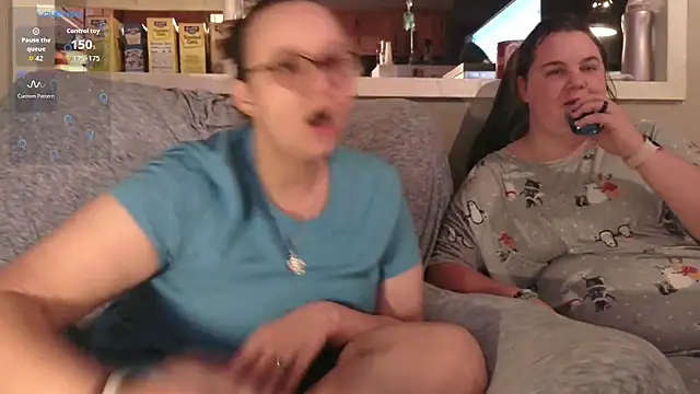 Snapshot of ZeTurtleMaster chatting on October 17, 11:28 pm ZeTurtleMaster online show from October 17, 11:28 pm