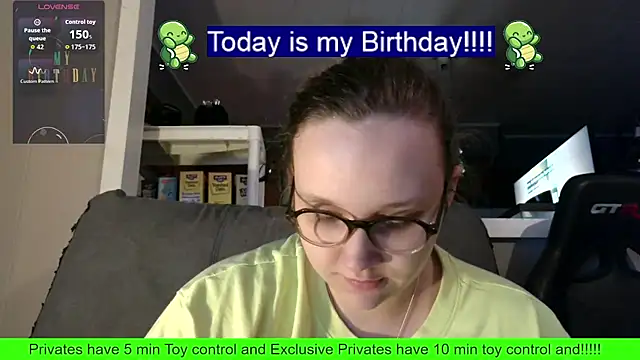 Snapshot of ZeTurtleMaster chatting on September 26, 2:18 am ZeTurtleMaster online show from September 26, 2:18 am