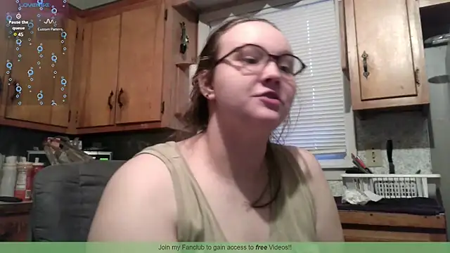 Snapshot of ZeTurtleMaster chatting on March 3, 11:56 pm ZeTurtleMaster online show from March 3, 11:56 pm