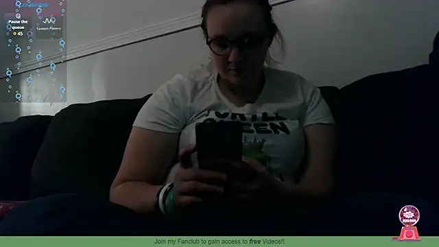 Snapshot of ZeTurtleMaster chatting on February 23, 4:50 am ZeTurtleMaster online show from February 23, 4:50 am