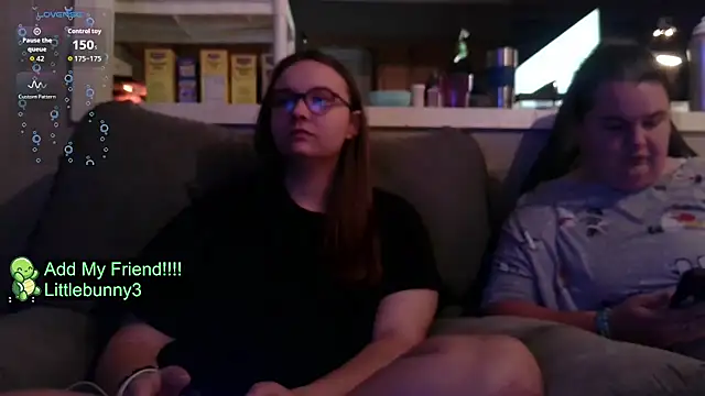 Snapshot of ZeTurtleMaster chatting on October 22, 12:10 am ZeTurtleMaster online show from October 22, 12:10 am