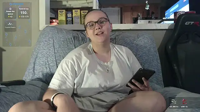 Snapshot of ZeTurtleMaster chatting on October 17, 3:10 am ZeTurtleMaster online show from October 17, 3:10 am