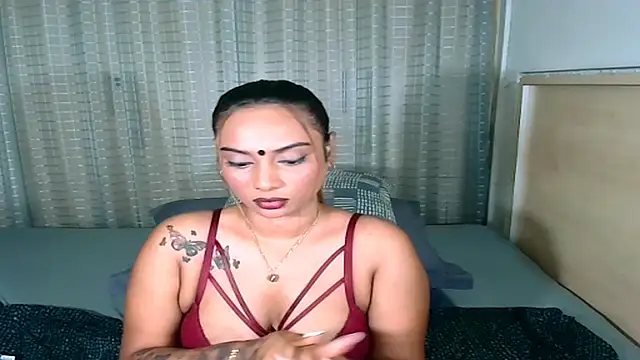 sexyindianchic online show from February 5, 7:21 pm