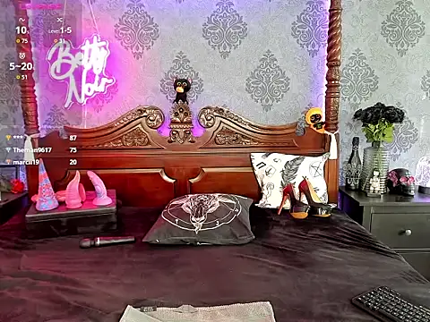 Snapshot of BettyNoir chatting on October 19, 8:06 am BettyNoir online show from October 19, 8:06 am
