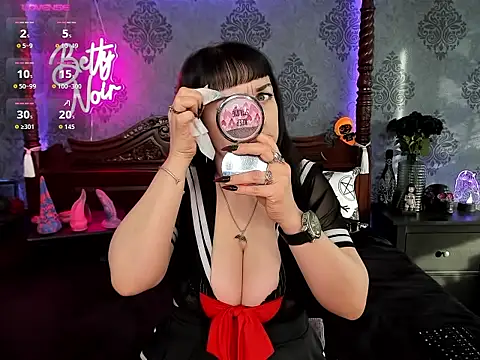 BettyNoir online show from October 21, 7:30 am