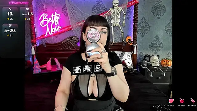 BettyNoir online show from October 29, 7:51 am