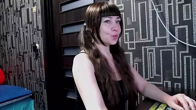 Snapshot of HelenLe_sweet chatting on March 11, 6:19 am HelenLe sweet online show from March 11, 6:19 am